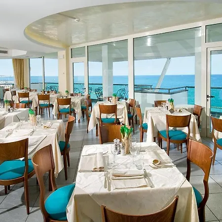 Hotell Majestic 4*