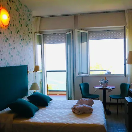 Hotell Majestic 4*