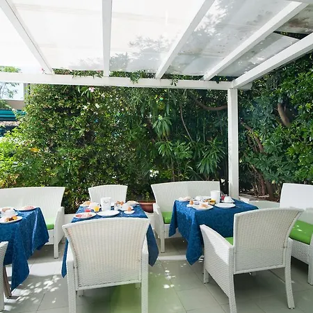 Отель Majestic 4*