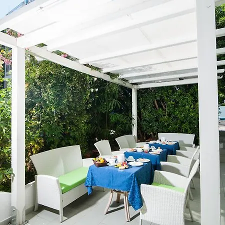 Отель Majestic 4*