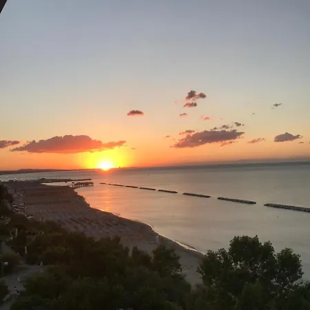 Отель Majestic 4*